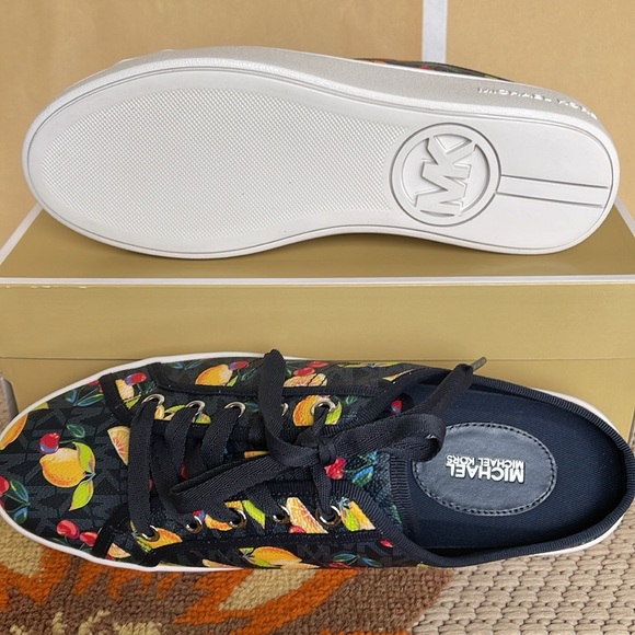 Michael Kors POPPY SLIDE SNEAKERS 
FRUIT PAINT MK SIG SM
49T4POFP1Q Platforms - Picture 5 of 16